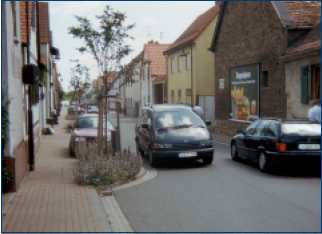 Landscaping to narrow lane width, Germany