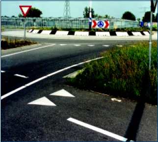 One-lane rural roundabout with bike lane, The Netherlands