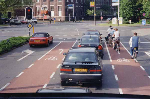 Figure 4-12. Colored pavement used to distinguish bike