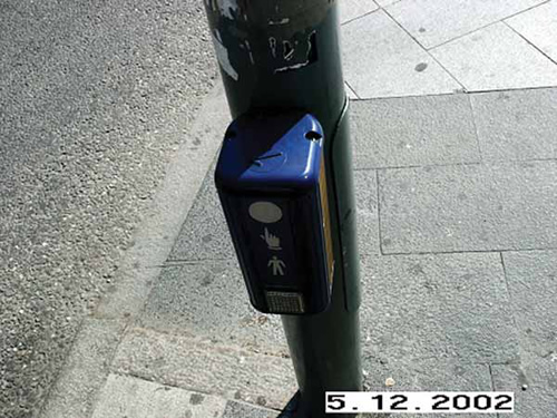 Figure 4-4. Pedestrian push button equipped with acoustic locator tone in Sweden.