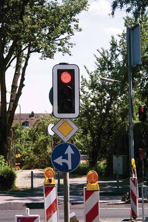 Figure 4-6. Traffic signal with back plate in Germany.