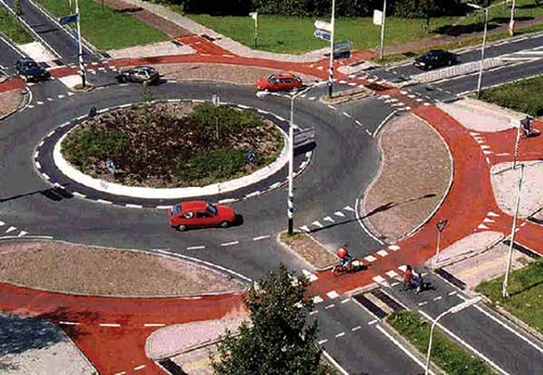 Figure 5-6. Delineated bicycle and pedestrian paths at roundabouts in the Netherlands.