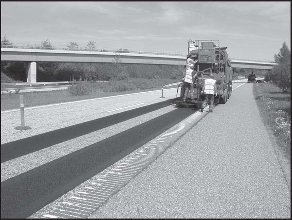 Photo showing the replacement of hot-mix asphalt in wheel paths in Denmark. (Photo source: Danish Road Institute, Denmark)