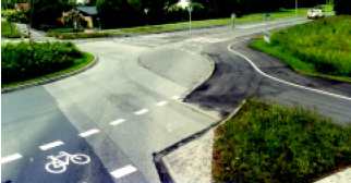 Exclusive bike path on roundabout, Denmark