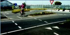 Bike path and roundabout crossing on separate paths, The Netherlands