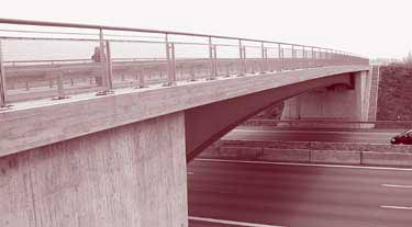 Variable-depth steel beam bridge