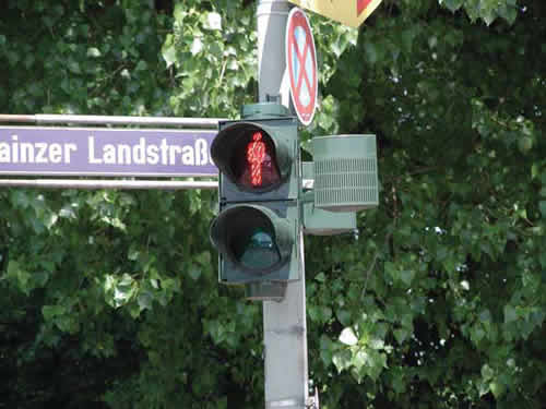 Figure 3-3. Audible
pedestrian signal head in Germany.