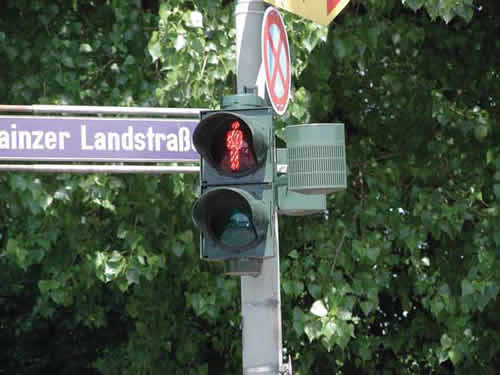 Figure 3-3. Audible
pedestrian signal head in Germany.