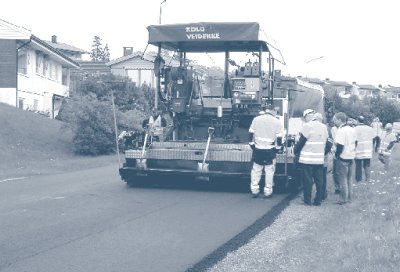 Photo of heavy tamping-bar paver. 