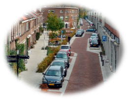 Picture beside Pelikaanstraat (Utrecht) - Description: View of street with cars parked alongside the road 