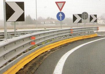 Figure 17. Photo of Spanish guardrail that meets motorcycle safety standards.